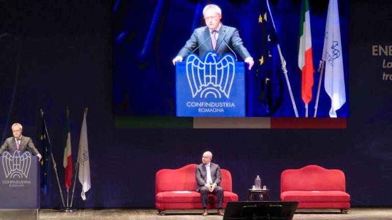 Ravenna, Snam: a giorni il progetto del rigassificatore Ravenna, Snam: a giorni il progetto del rigassificatore