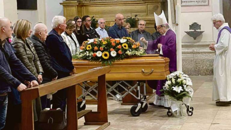 Cesena, l'addio a Fusconi, imprenditore missionario: un albero come simbolo Cesena, l'addio a Fusconi, imprenditore missionario: un albero come simbolo