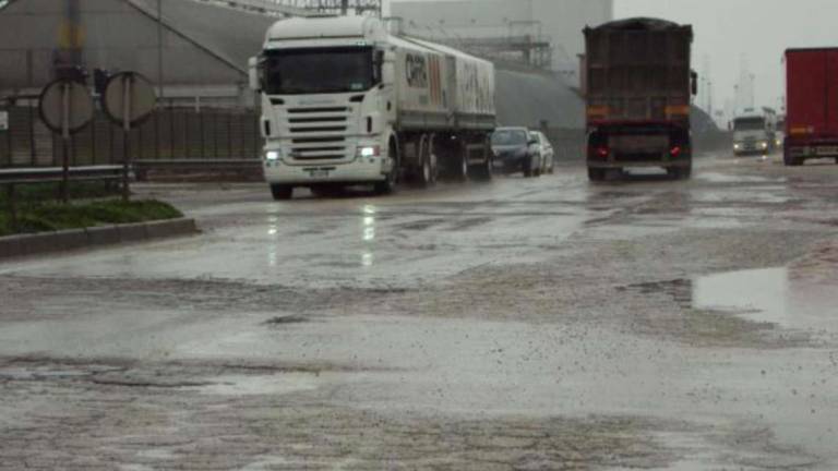 Ravenna, strade devastate al porto: approvati i lavori Ravenna, strade devastate al porto: approvati i lavori