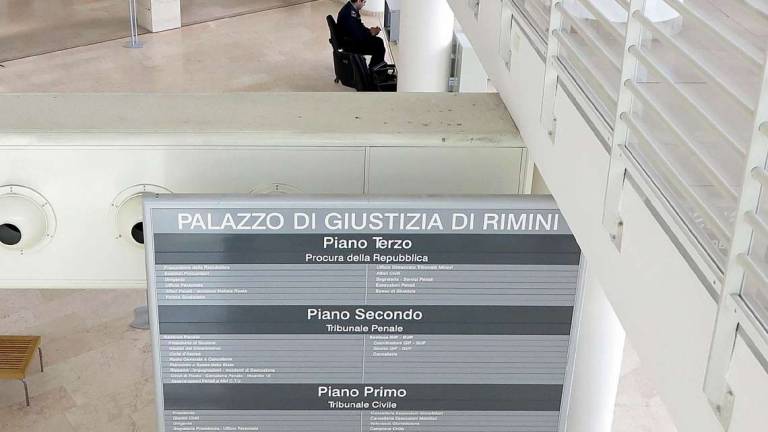 Rimini. Ruba tremila euro dalla cassa: incastrato dalla telecamera Rimini. Ruba tremila euro dalla cassa: incastrato dalla telecamera