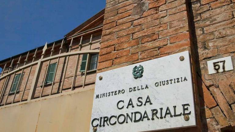 Ravenna, 27enne appena arrestato tenta il suicidio in carcere Ravenna, 27enne appena arrestato tenta il suicidio in carcere