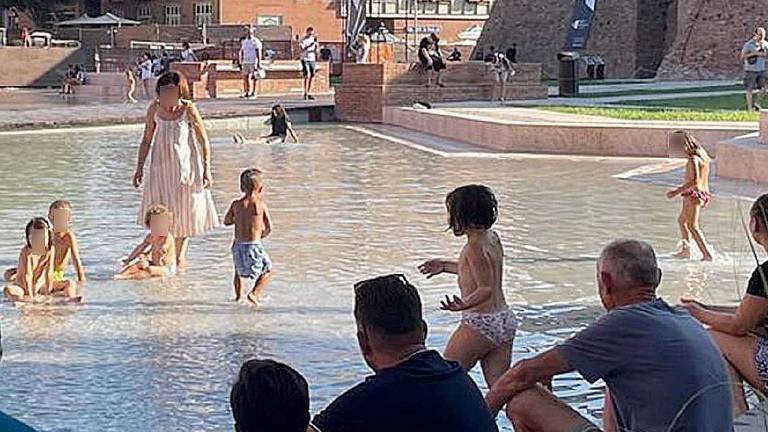Il fossato della Rocca diventa una piscina Il fossato della Rocca diventa una piscina