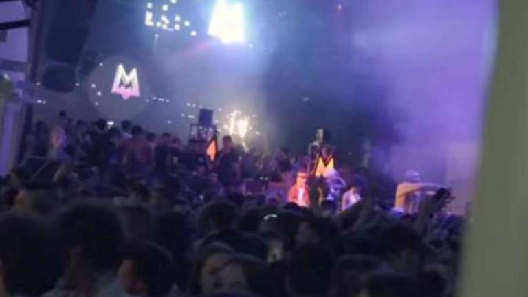 Lancio della bottiglia: 3 ragazze ferite e telecamere interne al Verdi di Cesena Lancio della bottiglia: 3 ragazze ferite e telecamere interne al Verdi di Cesena
