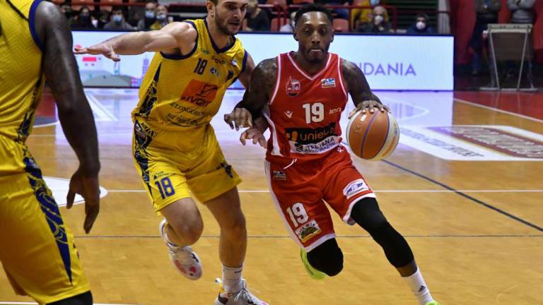 Basket A2: Hayes out, Benvenuti stop: Unieuro sul mercato? Basket A2: Hayes out, Benvenuti stop: Unieuro sul mercato?