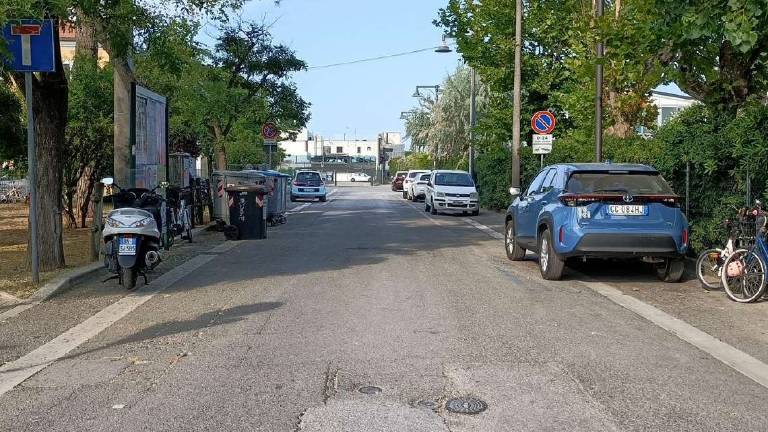 Cesenatico, gli sfila Rolex da 35mila euro con un falso abbraccio Cesenatico, gli sfila Rolex da 35mila euro con un falso abbraccio