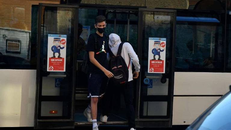 Trasporti, la denuncia di una mamma: Troppo affollati Trasporti, la denuncia di una mamma: Troppo affollati