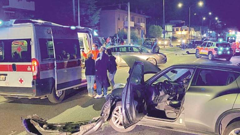 Savignano, impatto tra tre auto con quattro feriti Savignano, impatto tra tre auto con quattro feriti