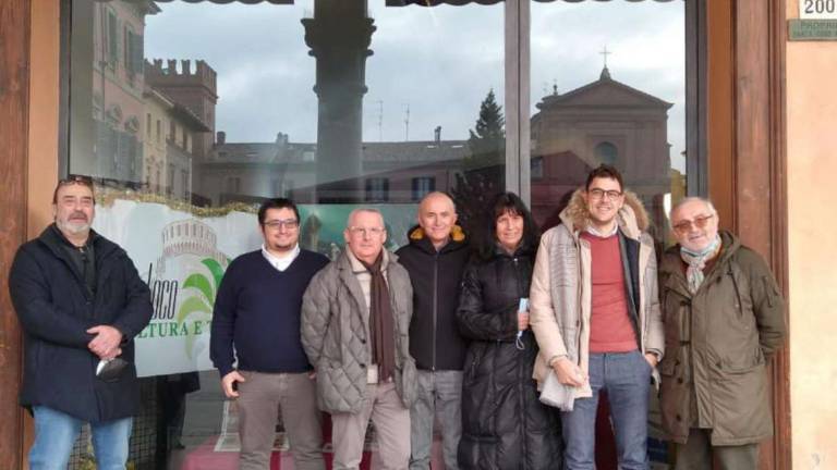 Imola, una vetrina per la Pro Loco in piazza Matteotti Imola, una vetrina per la Pro Loco in piazza Matteotti