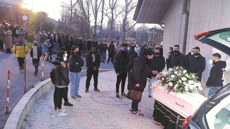 Riccione. In centinaia per l'addio a Babu Berni Riccione. In centinaia per l'addio a Babu Berni