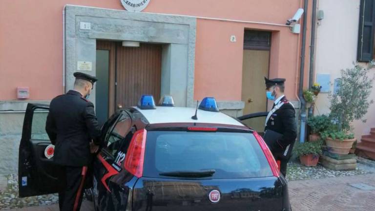 Dozza, un'auto carica di refurtiva per giardinaggio e motocross Dozza, un'auto carica di refurtiva per giardinaggio e motocross