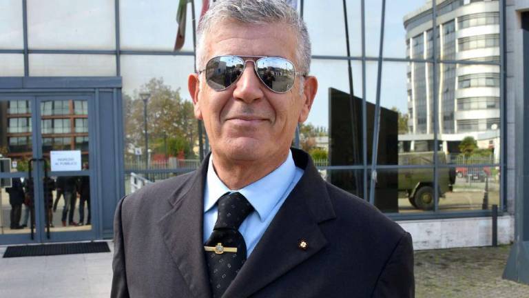 Rimini. Microspia nell'auto del generale Cecchi, due indagati Rimini. Microspia nell'auto del generale Cecchi, due indagati