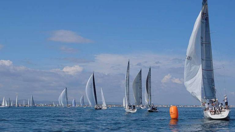 Vela, Pegaso doma la bonaccia e vince la Mediolanum Cup Vela, Pegaso doma la bonaccia e vince la Mediolanum Cup