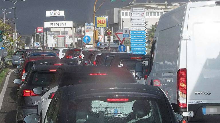 Rimini. Lavori Statale-Consolare: il traffico va il tilt Rimini. Lavori Statale-Consolare: il traffico va il tilt