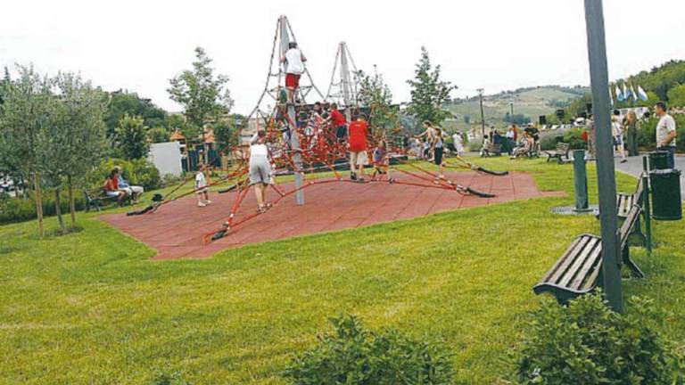 San Marino, sdraiati a guardar le stelle al parco Laiala San Marino, sdraiati a guardar le stelle al parco Laiala