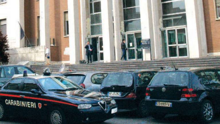 Ricatto omosessuale in Valle Rubicone, 25enne condanato a 3 anni e 5 mesi: Se non paghi dico tutto a tua moglie Ricatto omosessuale in Valle Rubicone, 25enne condanato a 3 anni e 5 mesi: Se non paghi dico tutto a tua moglie