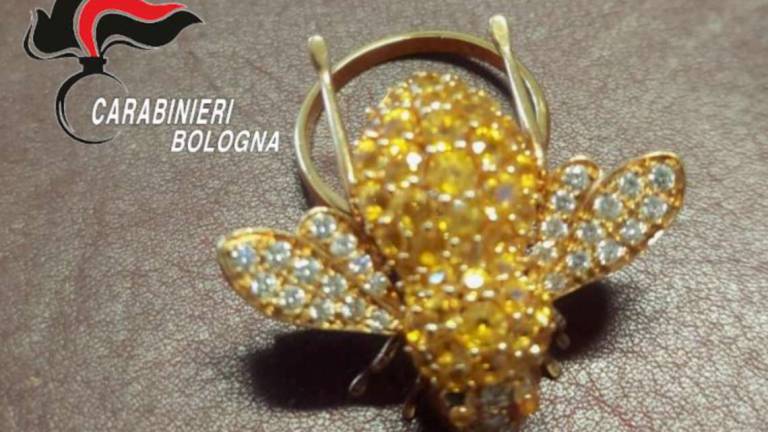 Imola, ritrovata ape d'oro rubata nel 2019. Denunciato un 54enne Imola, ritrovata ape d'oro rubata nel 2019. Denunciato un 54enne