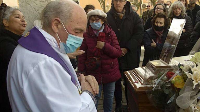 Ravenna, l'ultima canzone del menestrello: un defibrillatore con le offerte per Luca Ravenna, l'ultima canzone del menestrello: un defibrillatore con le offerte per Luca