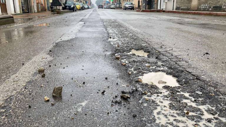 Via Cesenatico: nuove buche sull'asfalto a Macerone Via Cesenatico: nuove buche sull'asfalto a Macerone