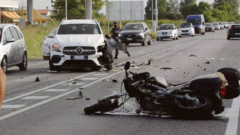 Ravenna. Caccia all'auto pirata dell'incidente mortale: c'è un video Ravenna. Caccia all'auto pirata dell'incidente mortale: c'è un video