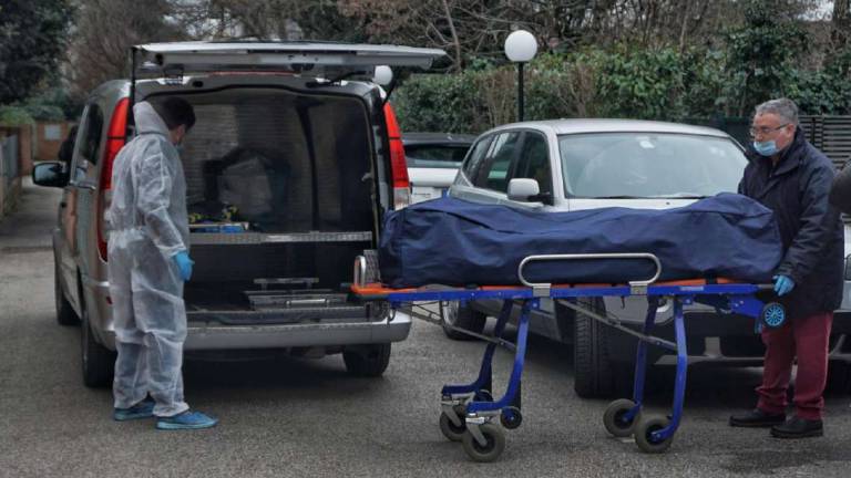 Delitto di Faenza, dubbi sul viaggio all'alba. Oggi addio a Ilenia Delitto di Faenza, dubbi sul viaggio all'alba. Oggi addio a Ilenia