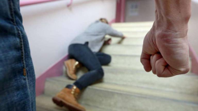 Rimini, botte e minacce alla moglie: la pena scende da 8 a 3 anni Rimini, botte e minacce alla moglie: la pena scende da 8 a 3 anni
