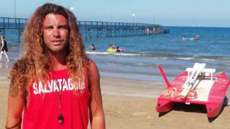 Rimini. Padre distratto dalla pesca: 3 figli rischiano di affogare Rimini. Padre distratto dalla pesca: 3 figli rischiano di affogare