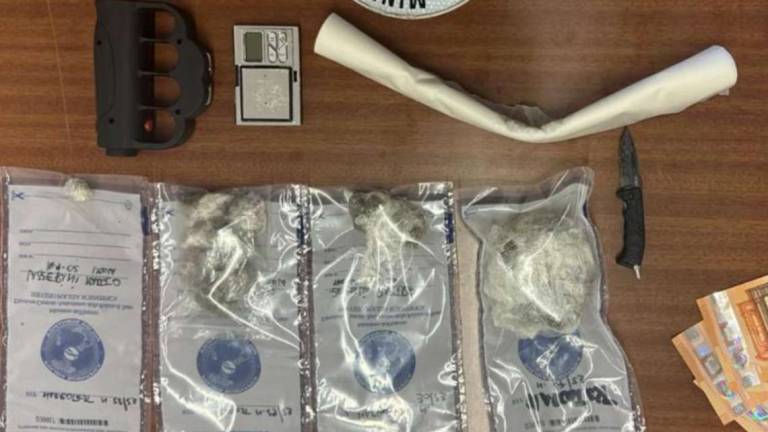 Imola, a tarda notte con la droga davanti al centro sociale chiuso Imola, a tarda notte con la droga davanti al centro sociale chiuso
