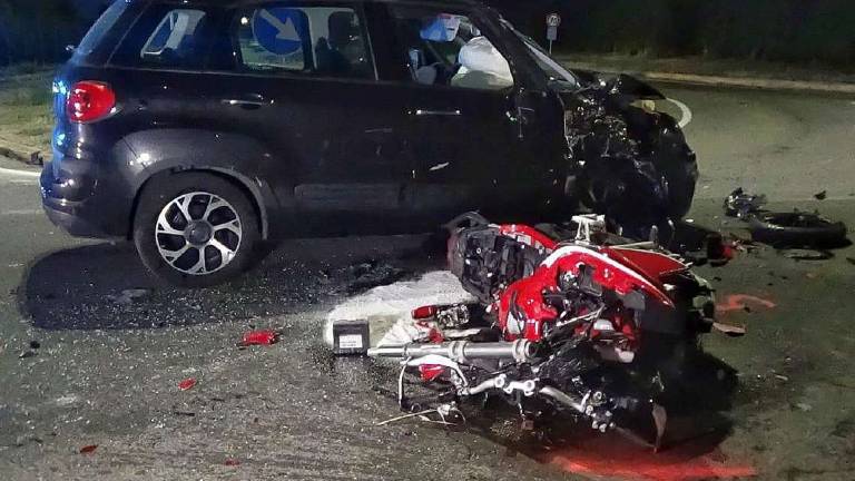 Faenza, schianto in moto: muore coppia di motociclisti Faenza, schianto in moto: muore coppia di motociclisti