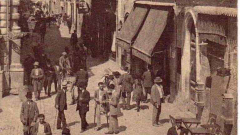 Le camicie nere tra randellate e la caccia alle “case chiuse” Le camicie nere tra randellate e la caccia alle “case chiuse”