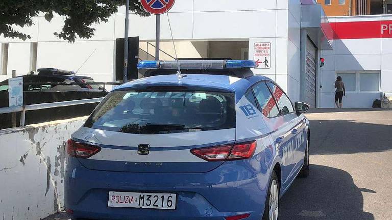 Scorribande col machete a Cesena: preso e ricoverato in Psichiatria Scorribande col machete a Cesena: preso e ricoverato in Psichiatria