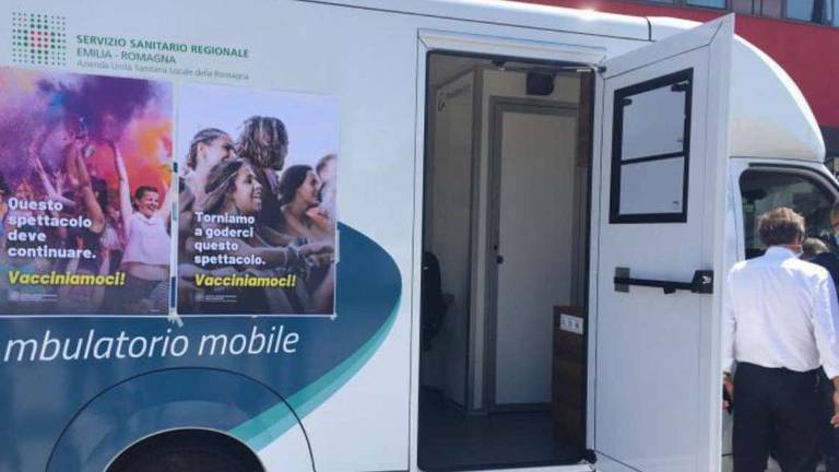 Da domani camper vaccinale in zona scuole a Cesena Da domani camper vaccinale in zona scuole a Cesena