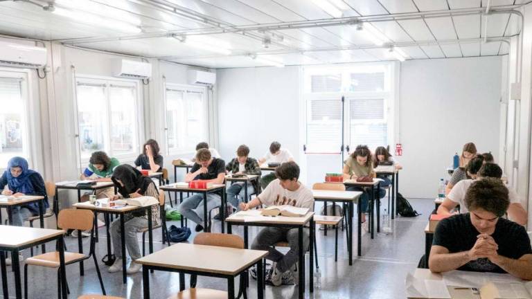 Imola, gli studenti bocciano questa maturità: Modalità ingiusta Imola, gli studenti bocciano questa maturità: Modalità ingiusta