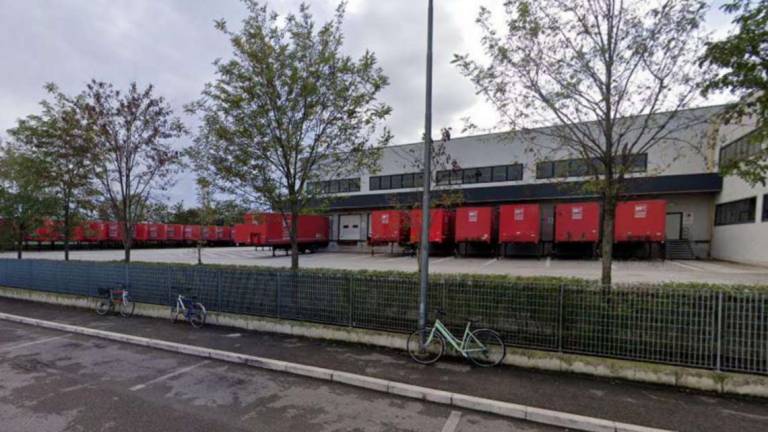 Schiacciato dal tir in manovra: gravissimo 64enne a Gatteo Schiacciato dal tir in manovra: gravissimo 64enne a Gatteo