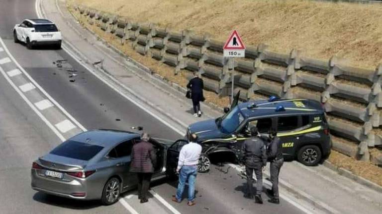 Incidente nel sottopasso manda ko il traffico di Cesena per 2 ore Incidente nel sottopasso manda ko il traffico di Cesena per 2 ore