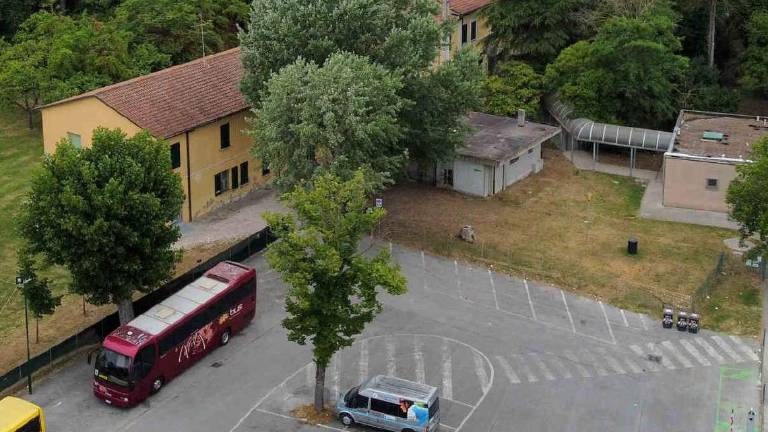 Cesenatico, lavori a scuola e 166 alunni a Sala nei prefabbricati Cesenatico, lavori a scuola e 166 alunni a Sala nei prefabbricati