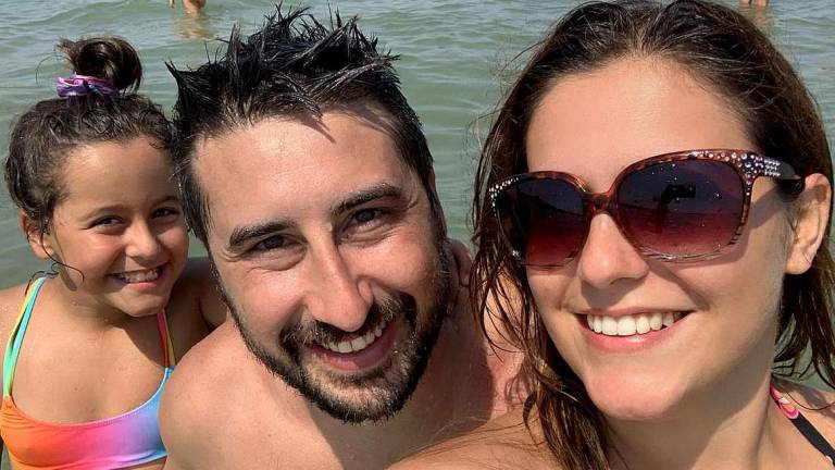 Rimini, la compagnia dell'anello: la Sos Metal Detector le ritrova il solitario perso in mare Rimini, la compagnia dell'anello: la Sos Metal Detector le ritrova il solitario perso in mare