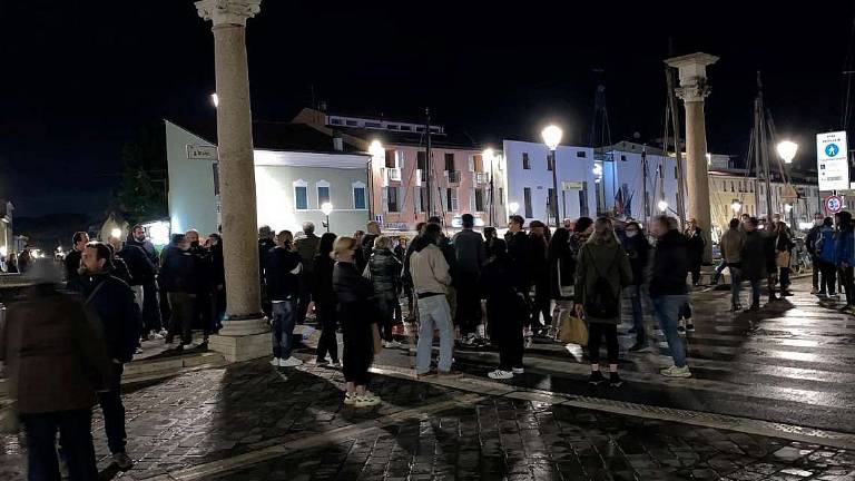 Cesenatico: denunce e multe alla camminata contro il coprifuoco Cesenatico: denunce e multe alla camminata contro il coprifuoco