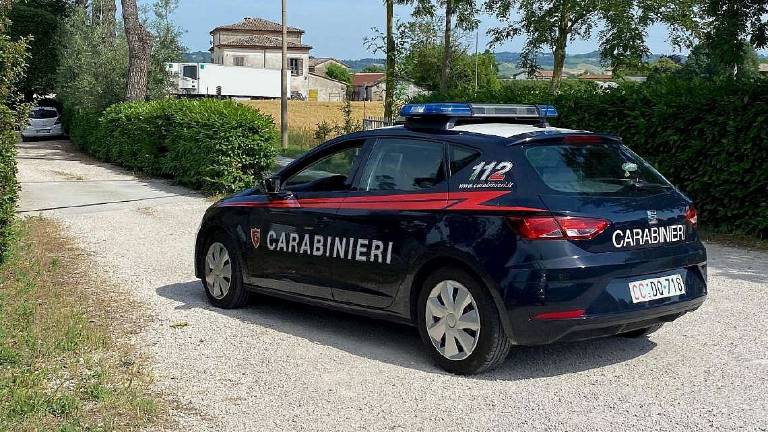Il figlio telefona da Parigi salvando il padre suicida a Cesena Il figlio telefona da Parigi salvando il padre suicida a Cesena