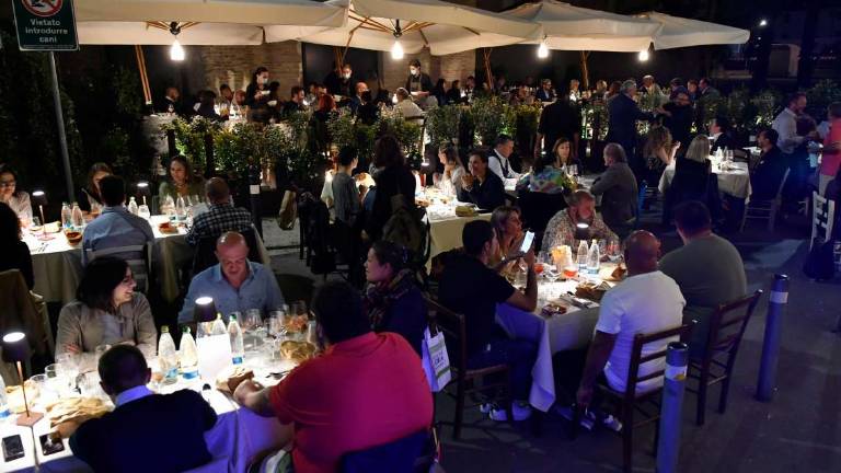 Forlì, freddo e green pass fanno paura: nei ristoranti asporto in crescita Forlì, freddo e green pass fanno paura: nei ristoranti asporto in crescita