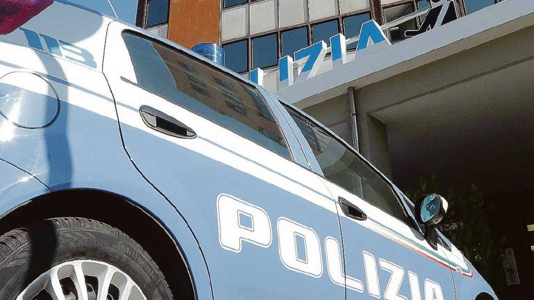 Rimini: ladro entra in appartamento, i proprietari lo catturano e lo consegnano alla polizia Rimini: ladro entra in appartamento, i proprietari lo catturano e lo consegnano alla polizia