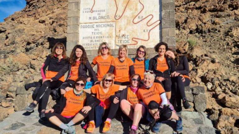 Predappio, undici amiche in cima al vulcano: Condividiamo fatica, sfida e divertimento Predappio, undici amiche in cima al vulcano: Condividiamo fatica, sfida e divertimento