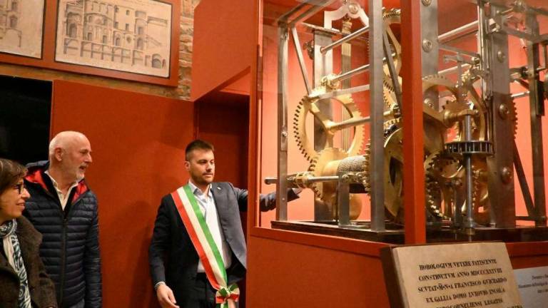 Imola, torna a funzionare il meccanismo dell'orologio della torre Imola, torna a funzionare il meccanismo dell'orologio della torre