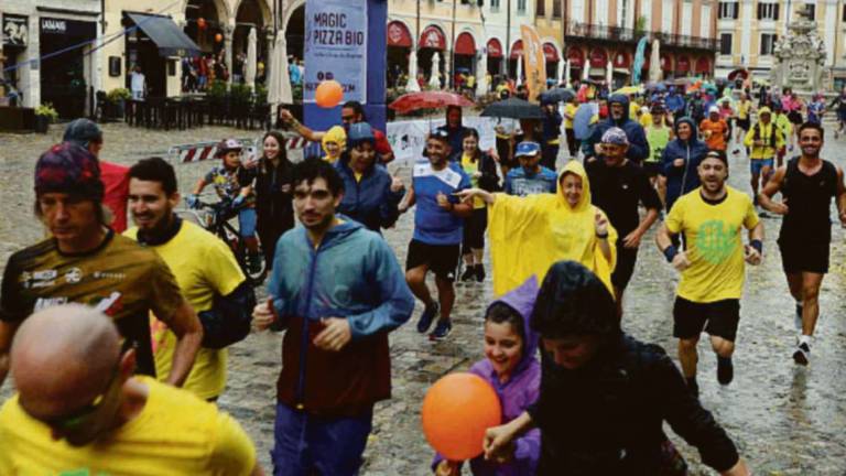 Cesena, in 1.500 alla corsetta per bene sfidando la pioggia Cesena, in 1.500 alla corsetta per bene sfidando la pioggia