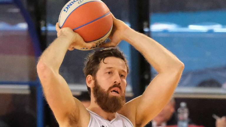 Basket B, Imola e Faenza ritrovano il brivido della palla a due Basket B, Imola e Faenza ritrovano il brivido della palla a due