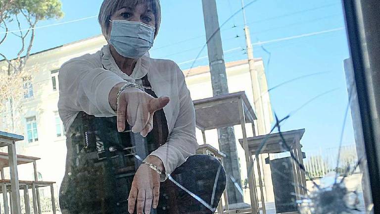 Rimini. Ladri al locale per la sesta volta. Basta, lo vendo Rimini. Ladri al locale per la sesta volta. Basta, lo vendo