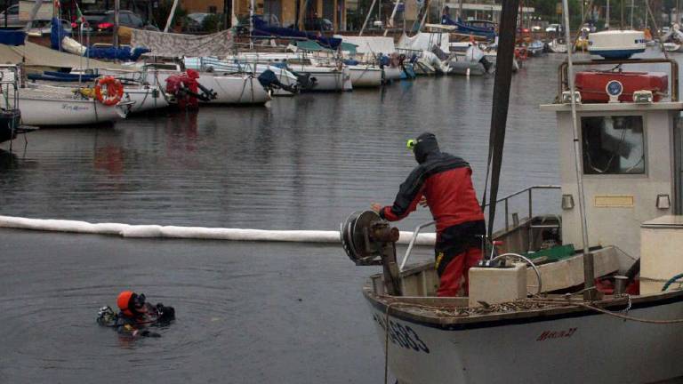 Milano marittima: si butta nel canale dopo una lite, salvata Milano marittima: si butta nel canale dopo una lite, salvata