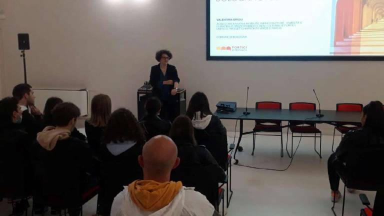 Per gli studenti del Serra di Cesena una guida speciale lungo i portici di Bologna Per gli studenti del Serra di Cesena una guida speciale lungo i portici di Bologna