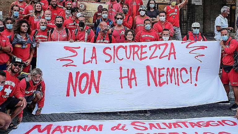 Rimini. I marinai di salvataggio lunedì protestano in piazza. Più lavoro, più sicurezza Rimini. I marinai di salvataggio lunedì protestano in piazza. Più lavoro, più sicurezza