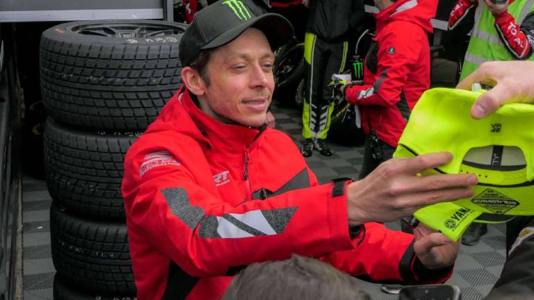 Imola, Valentino Rossi in pista e un pubblico già internazionale Imola, Valentino Rossi in pista e un pubblico già internazionale