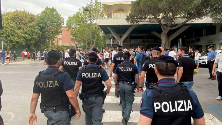 Cesenatico e Comacchio, sindaci in aiuto ai pescatori minacciati Cesenatico e Comacchio, sindaci in aiuto ai pescatori minacciati